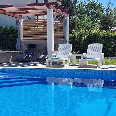 Amoena With Pool And Sauna Brtonigla