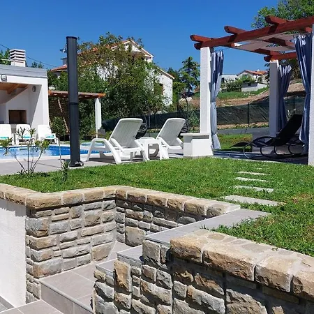Amoena With Pool And Sauna Villa *