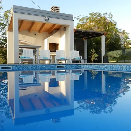 Amoena With Pool And Sauna 빌라 브르토니글라