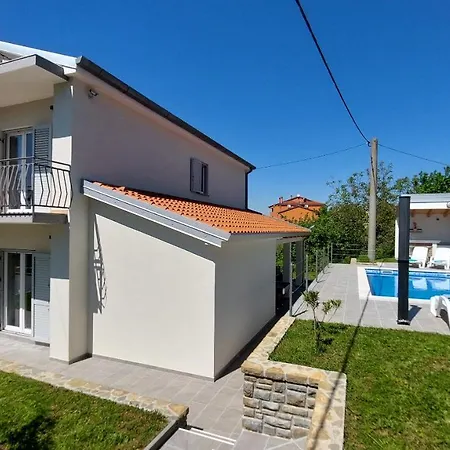 Amoena With Pool And Sauna 빌라 *