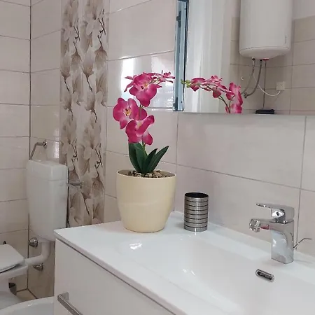 וילה Amoena With Pool And Sauna ברטוניגלה
