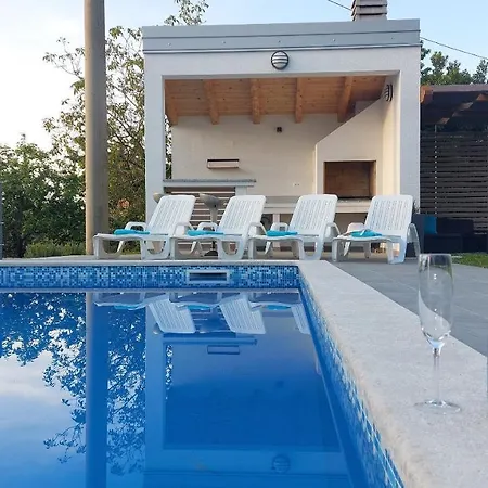 Amoena With Pool And Sauna