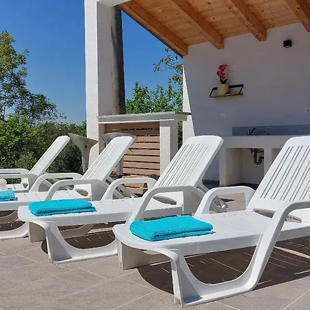 Amoena With Pool And Sauna וילה ברטוניגלה