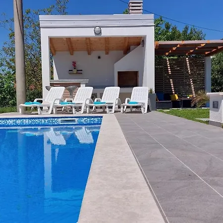 Amoena With Pool And Sauna 빌라 *