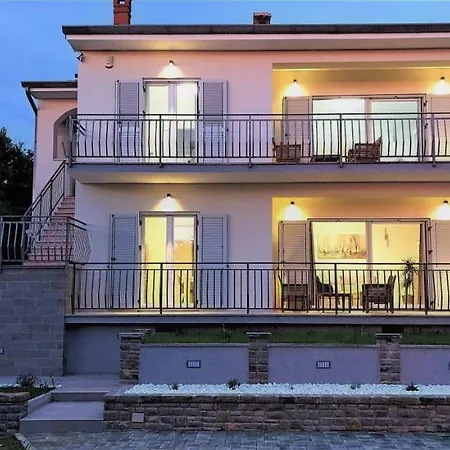 빌라 Amoena With Pool And Sauna 브르토니글라