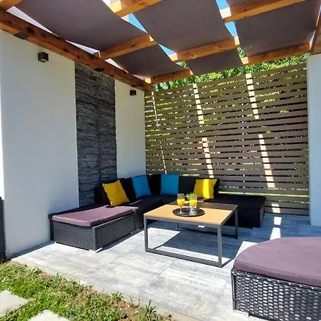 וילה Amoena With Pool And Sauna