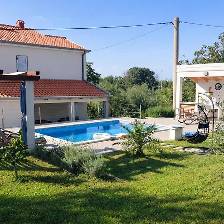 Villa Amoena With Pool And Sauna *