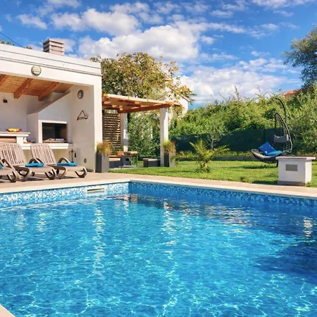 Amoena With Pool And Sauna