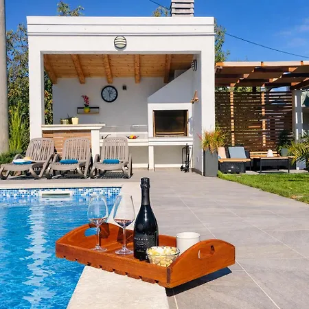 Amoena With Pool And Sauna Villa