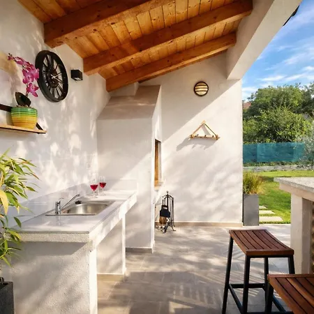 Amoena With Pool And Sauna Villa