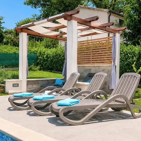 Villa Amoena With Pool And Sauna Brtonigla