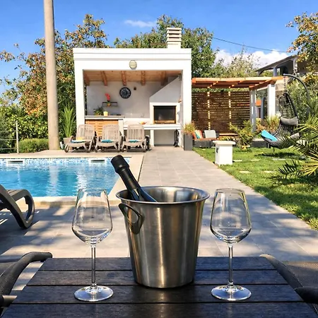 Villa Amoena With Pool And Sauna Brtonigla