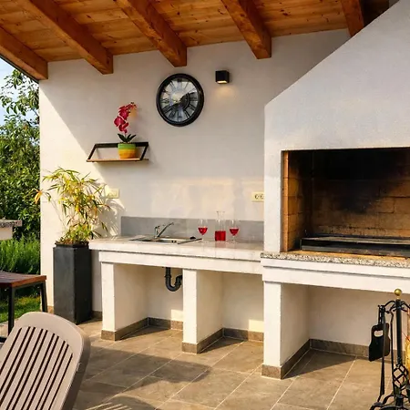 Villa Amoena With Pool And Sauna