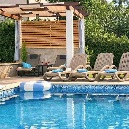 Amoena With Pool And Sauna * Brtonigla