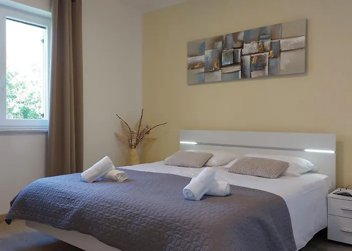 Amoena With Pool And Sauna * 브르토니글라