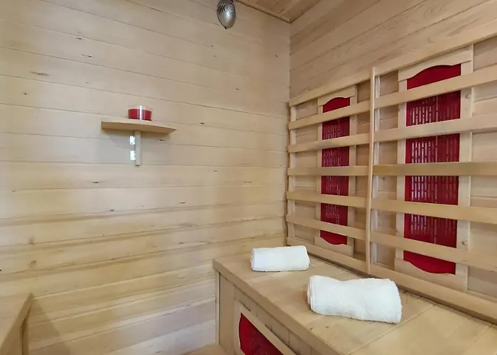 빌라 Amoena With Pool And Sauna