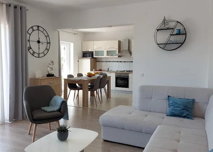 Amoena With Pool And Sauna 빌라 *