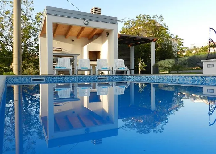 Amoena With Pool And Sauna 빌라 브르토니글라