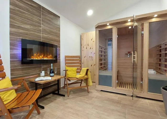 빌라 Amoena With Pool And Sauna 브르토니글라