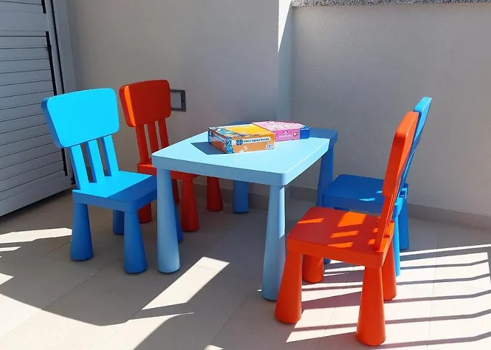 Amoena With Pool And Sauna 브르토니글라