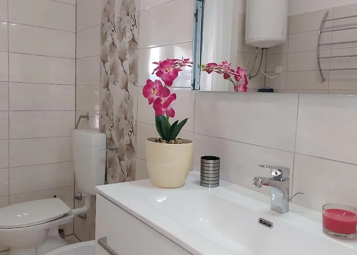 빌라 Amoena With Pool And Sauna 브르토니글라