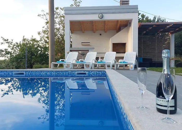 Amoena With Pool And Sauna