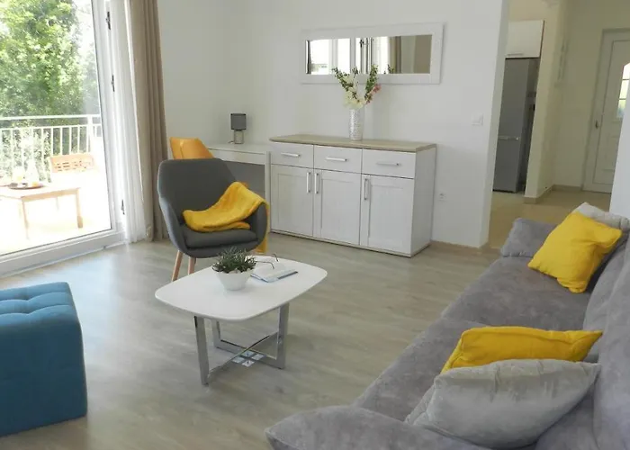 Amoena With Pool And Sauna 빌라