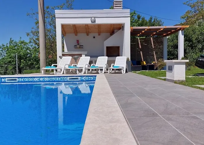 Amoena With Pool And Sauna 빌라 *