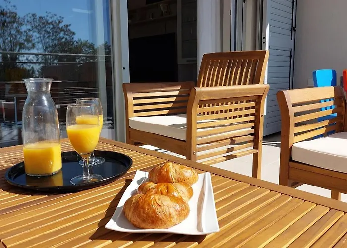 Amoena With Pool And Sauna 빌라