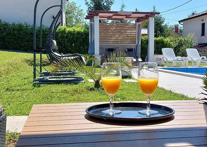 Amoena With Pool And Sauna 빌라 *