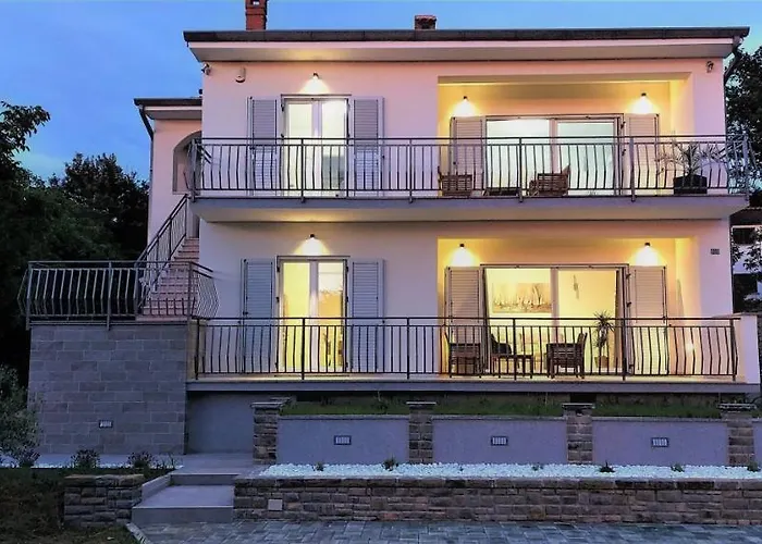 빌라 Amoena With Pool And Sauna 브르토니글라