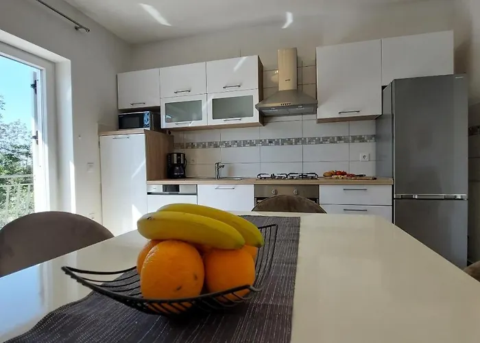 Amoena With Pool And Sauna 브르토니글라