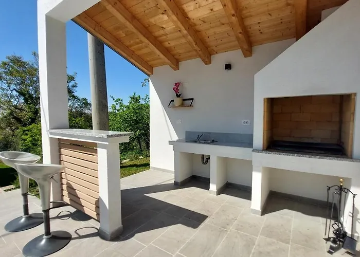 Amoena With Pool And Sauna * 브르토니글라