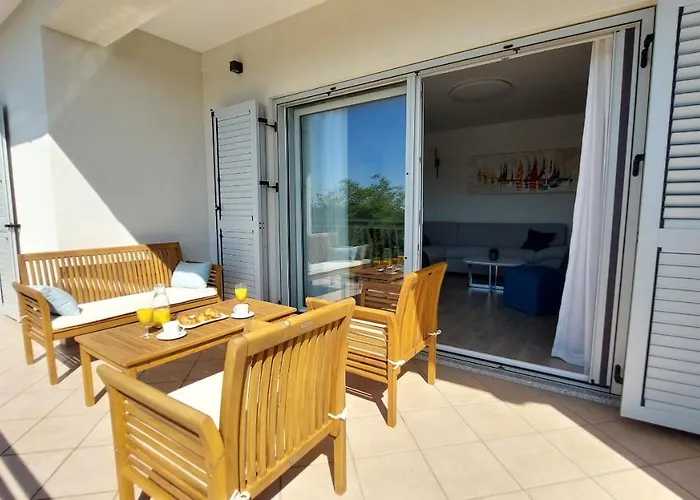 Amoena With Pool And Sauna 빌라