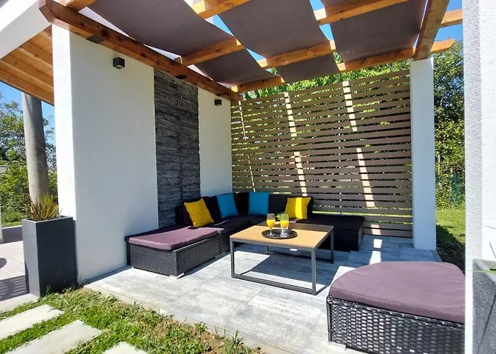 빌라 Amoena With Pool And Sauna