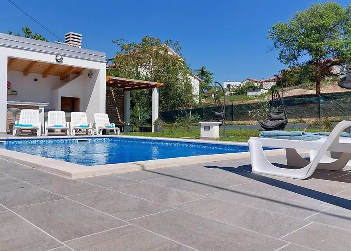 Amoena With Pool And Sauna 빌라 *