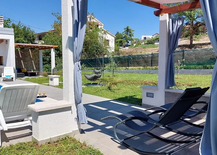 Amoena With Pool And Sauna 빌라 브르토니글라